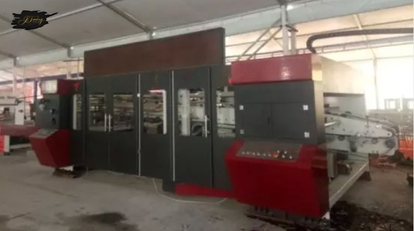 Automatic bottom folding gluing with flexo printing slotting die-cutting and auto bundling machine